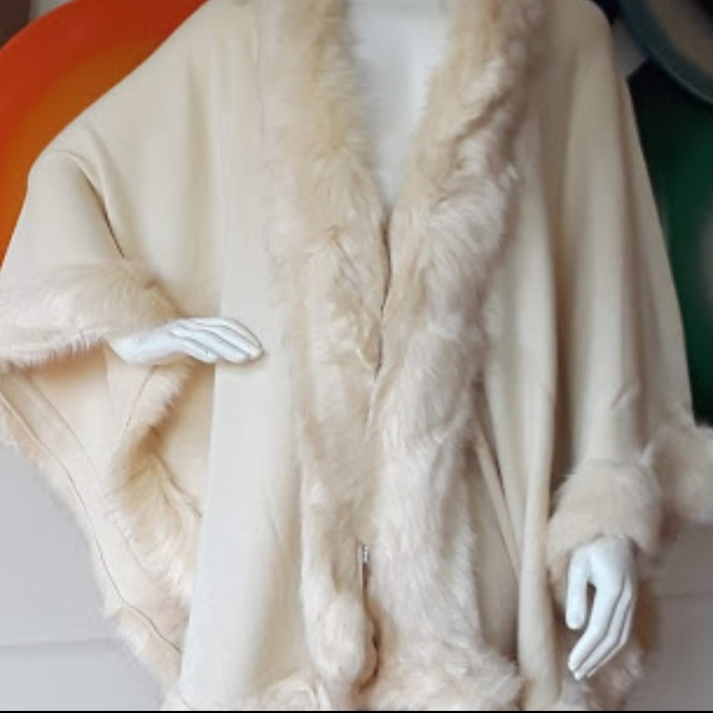 Open Side Faux-Fur Detail Coat Poncho - Picture 7 of 7